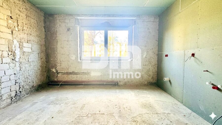 Teilsaniertes 1 - 2 Familienhaus + Fertige Projektierung auf großem Grundstück in Traumlage - EG Raum teilsaniert